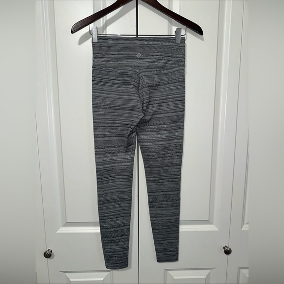 Athleta High Rise Jacquard Chaturanga Lightweight Power Leggings XSP - Picture 4 of 5